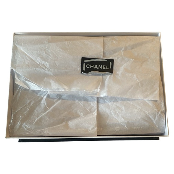 CHANEL large zip around wallet. NWT. - Picture 11 of 12